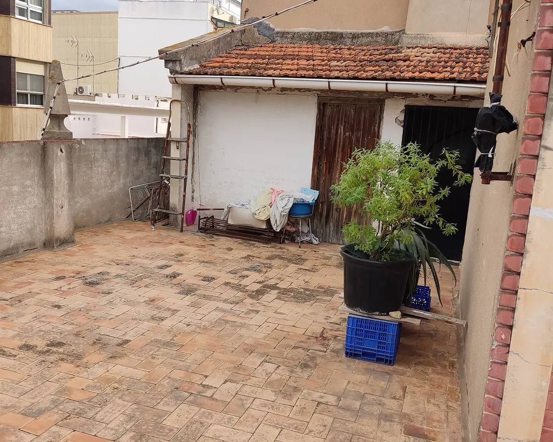 Azotea con el pavimento deteriorado, antes de impermeabilizarla