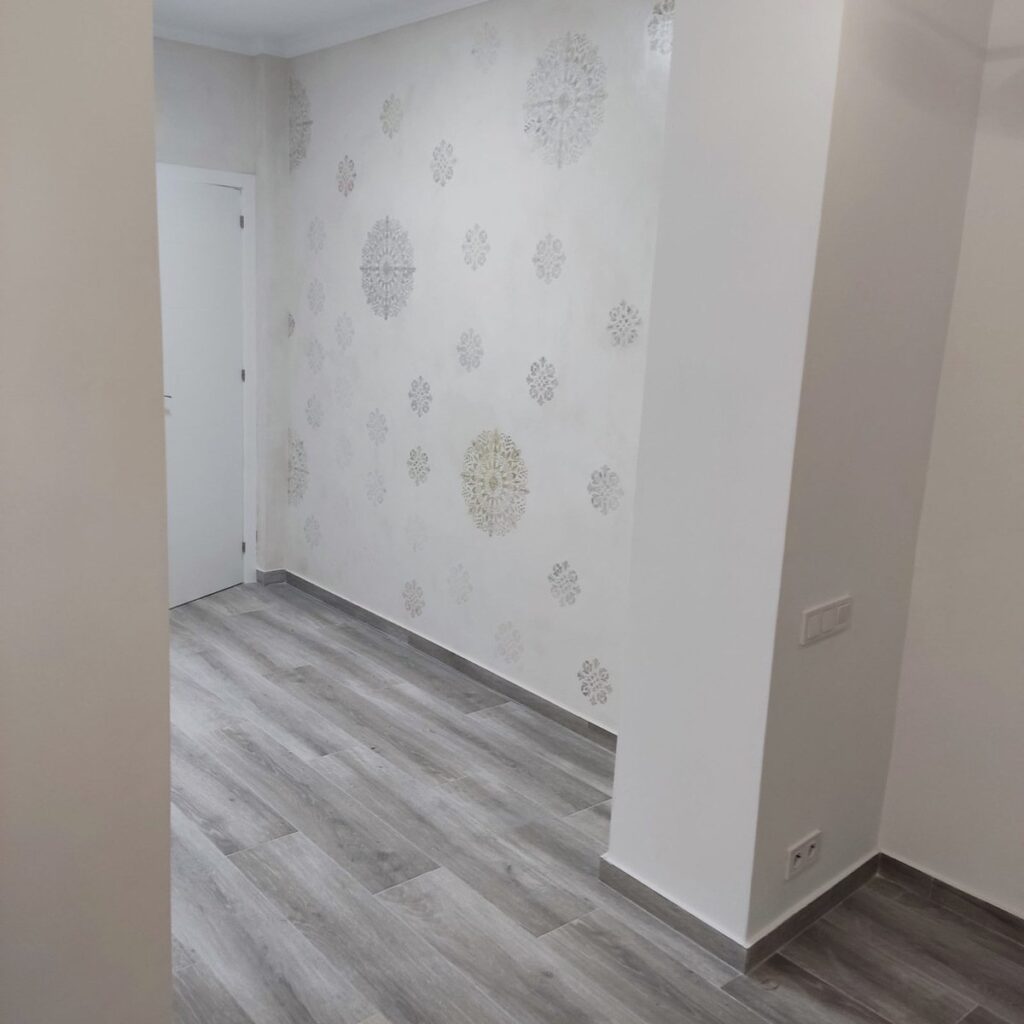 Pared acabada en microcemento, en Silla
