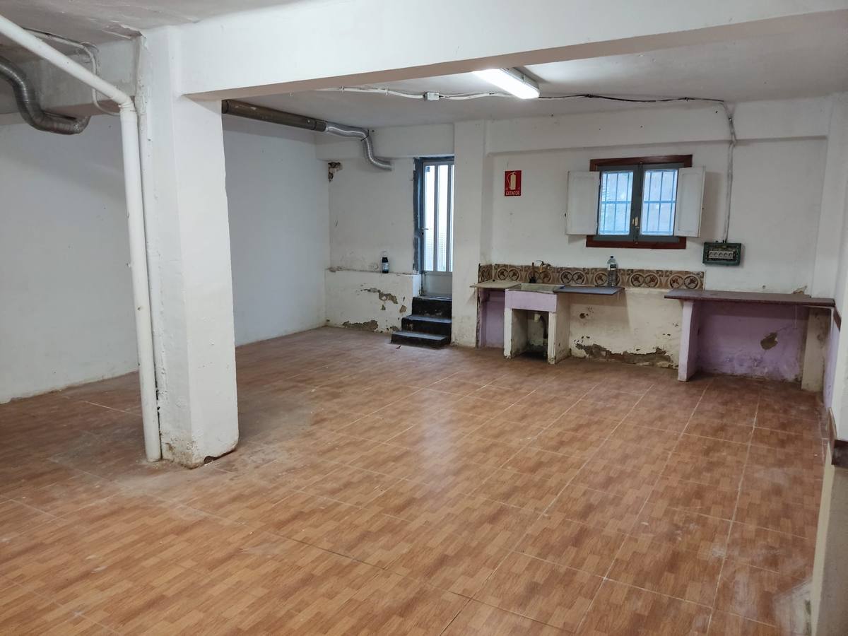 Interior del local en desuso, antes de la reforma integral